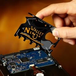 ThumbsUp! Sports And Outdoors Wallet Ninja 18-in-1 Multi-tool Card